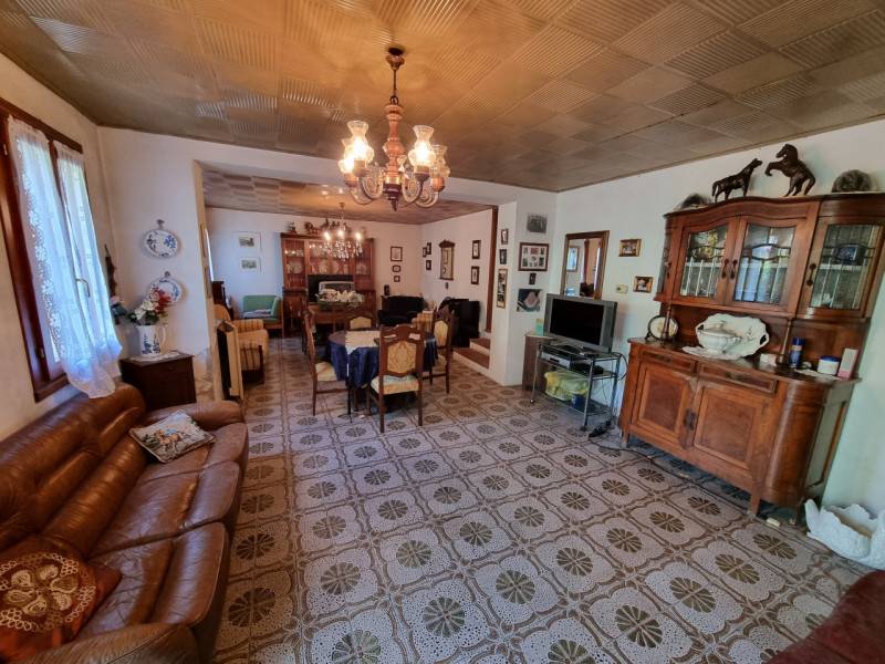 casa indipendente in vendita a Cinto Euganeo in zona Fontanafredda