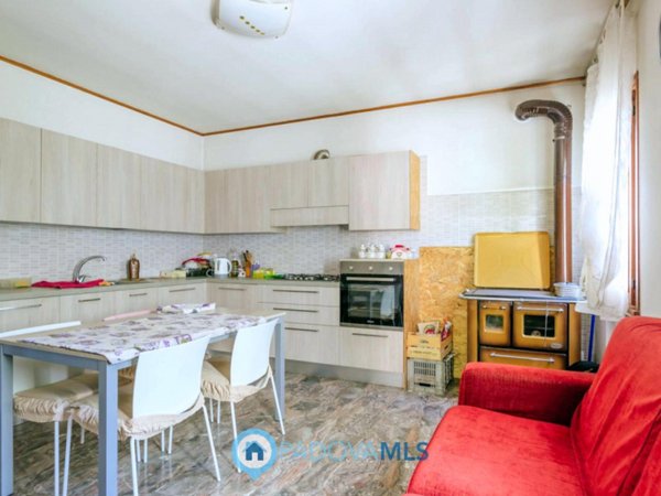 casa indipendente in vendita a Cinto Euganeo in zona Valnogaredo