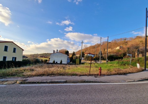 terreno edificabile in vendita a Cinto Euganeo in zona Valnogaredo
