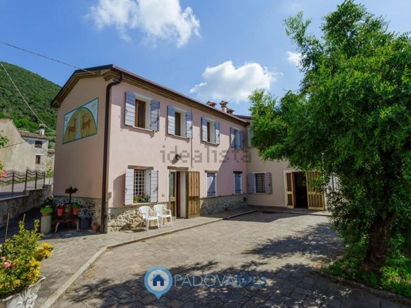 casa indipendente in vendita a Cinto Euganeo in zona Valnogaredo