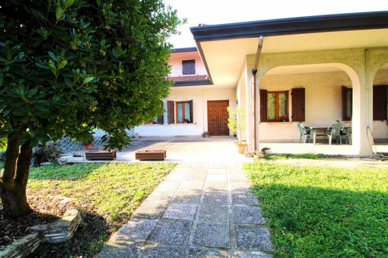 casa indipendente in vendita a Cinto Euganeo in zona Crosara