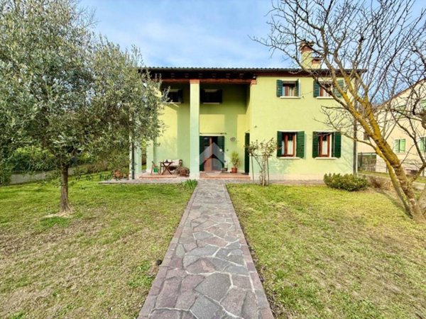 casa indipendente in vendita a Cinto Euganeo in zona Valnogaredo