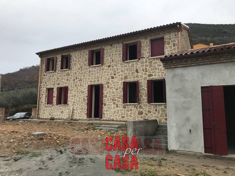 casa indipendente in vendita a Cinto Euganeo in zona Valnogaredo