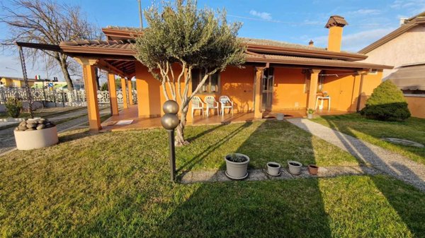 casa indipendente in vendita a Codevigo in zona Conche
