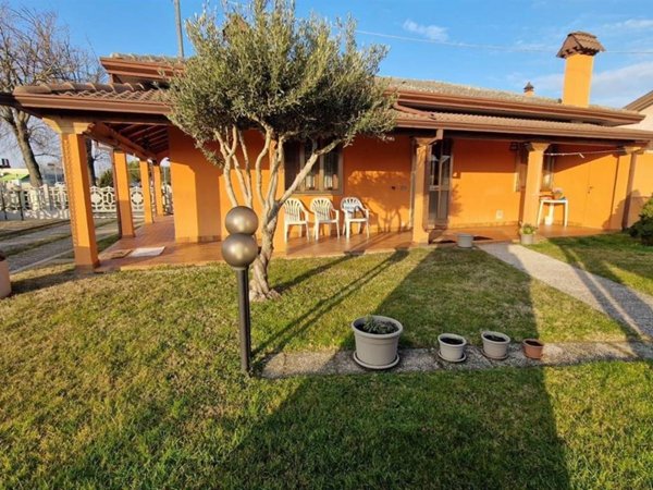 casa indipendente in vendita a Codevigo in zona Conche