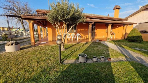 casa indipendente in vendita a Codevigo in zona Conche