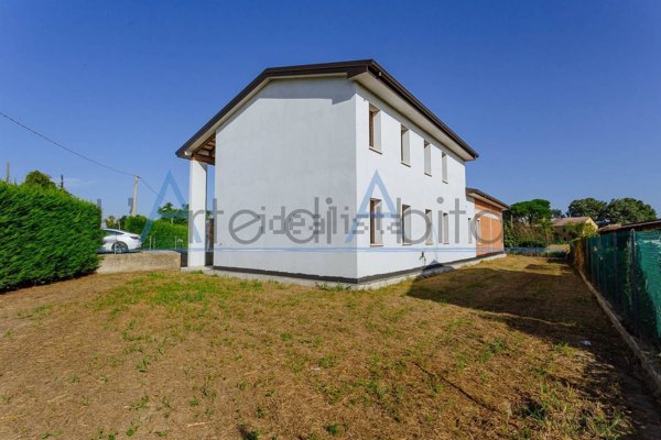 casa indipendente in vendita a Codevigo in zona Conche