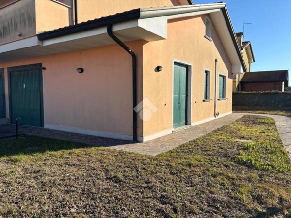 appartamento in vendita a Codevigo in zona Rosara