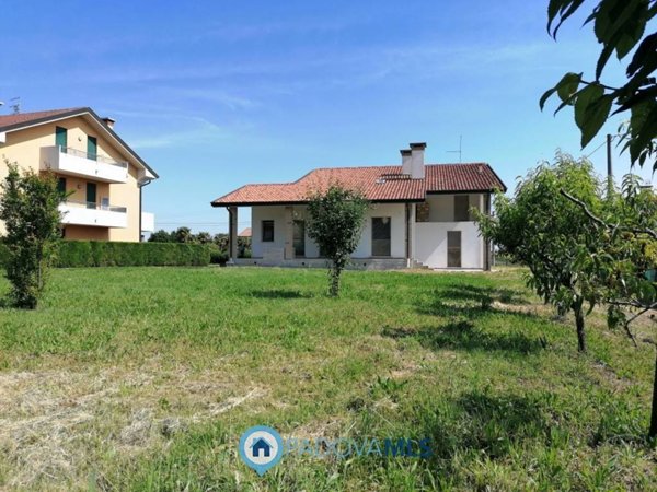 casa indipendente in vendita a Codevigo in zona Rosara