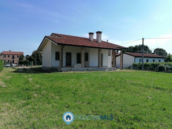 casa indipendente in vendita a Codevigo in zona Rosara