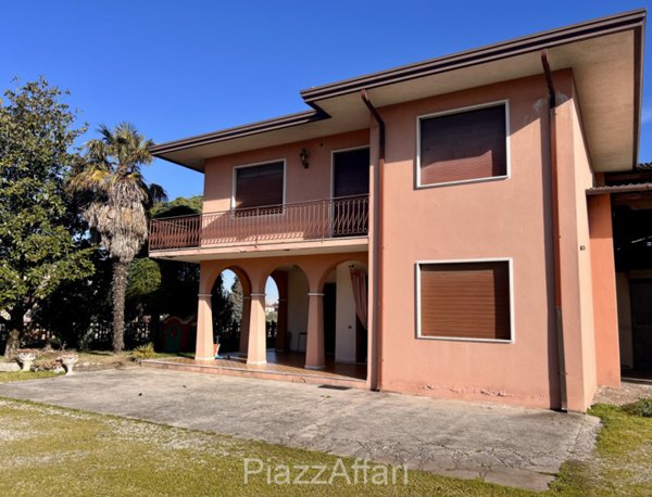 casa indipendente in vendita a Codevigo in zona Cambroso