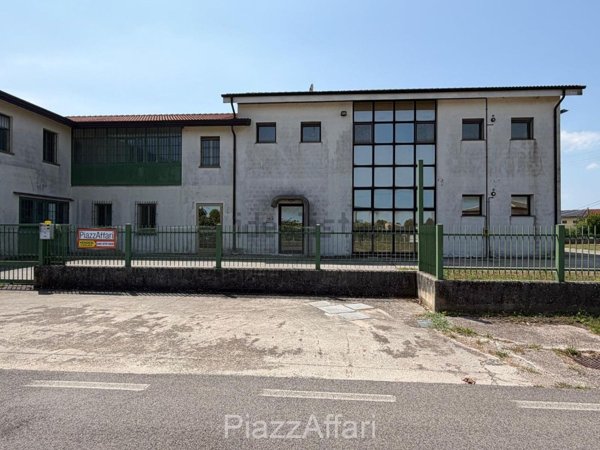 capannone in vendita a Codevigo in zona Cambroso