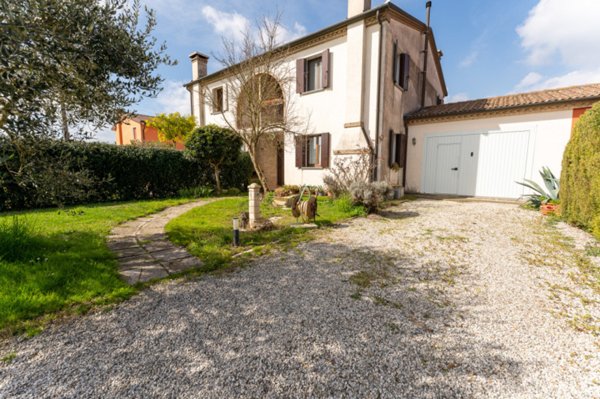 casa indipendente in vendita a Codevigo in zona Rosara