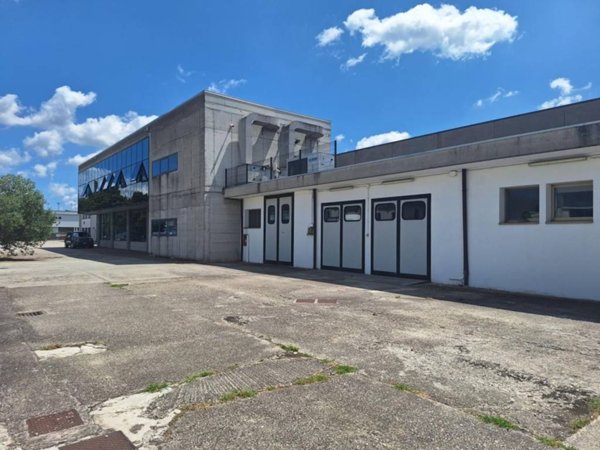 locale commerciale in vendita a Conselve