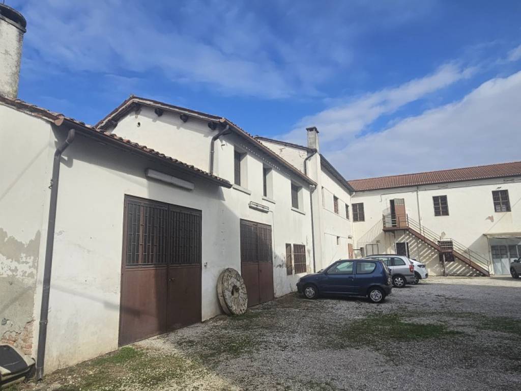 locale commerciale in vendita a Conselve