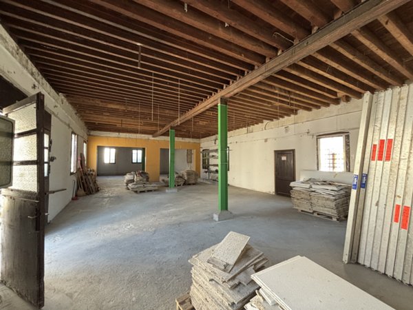 locale commerciale in vendita a Conselve