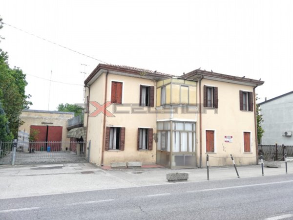 casa indipendente in vendita a Correzzola in zona Villa del Bosco