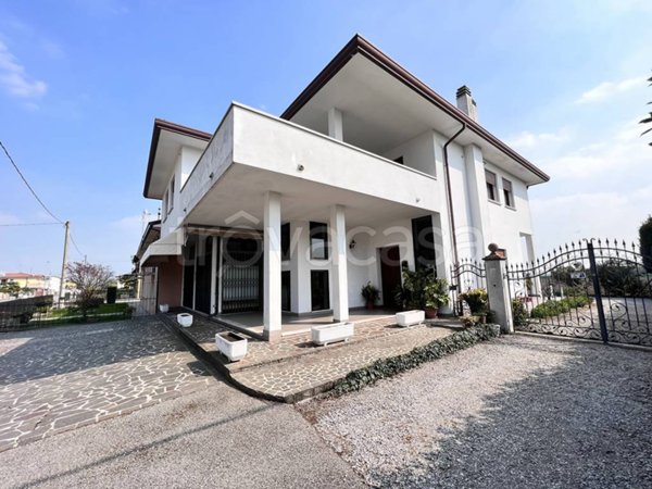 casa indipendente in vendita a Correzzola