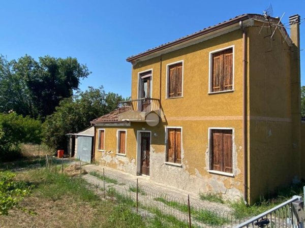 casa indipendente in vendita a Correzzola in zona Villa del Bosco