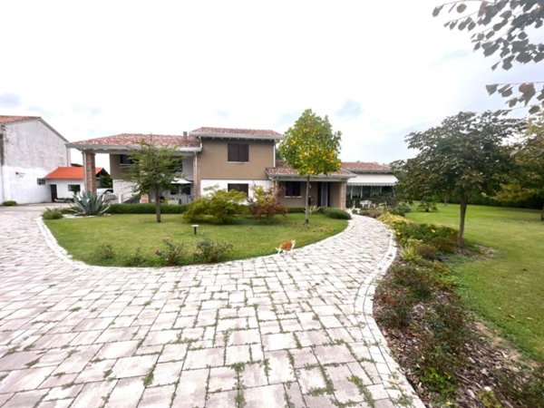 casa indipendente in vendita a Correzzola