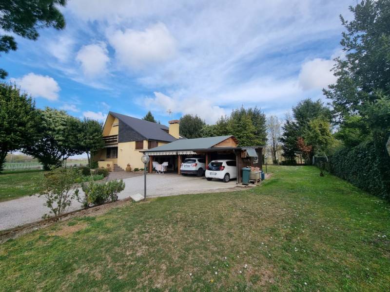 casa indipendente in vendita a Correzzola