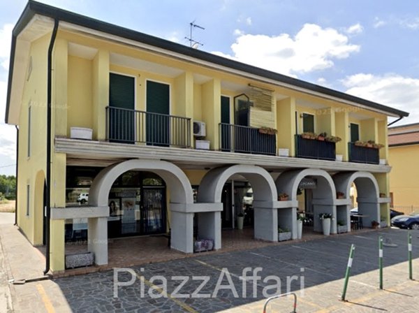 negozio in vendita a Correzzola in zona Villa del Bosco