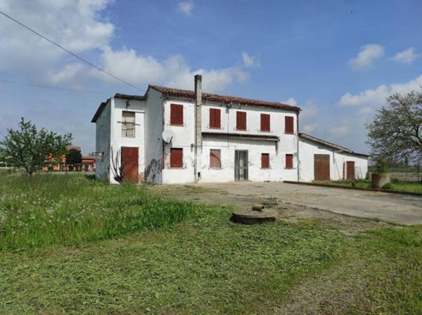 casa indipendente in vendita a Correzzola in zona Villa del Bosco