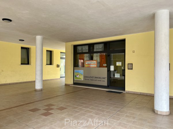 ufficio in vendita a Correzzola in zona Villa del Bosco