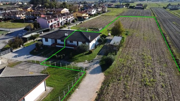 casa indipendente in vendita a Correzzola in zona Cive'