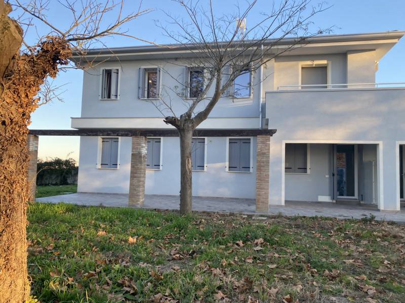 casa indipendente in vendita a Correzzola in zona Villa del Bosco