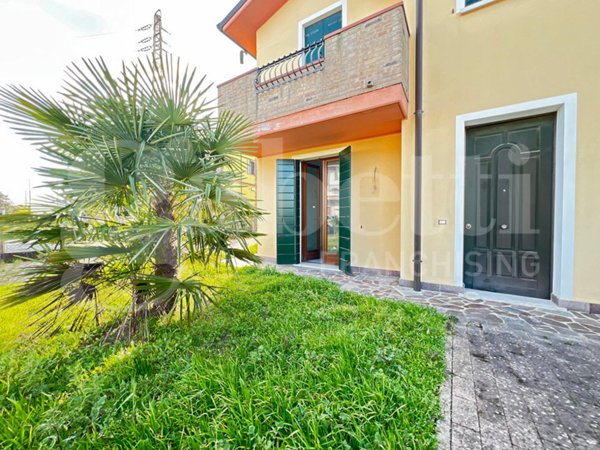 casa indipendente in vendita a Correzzola