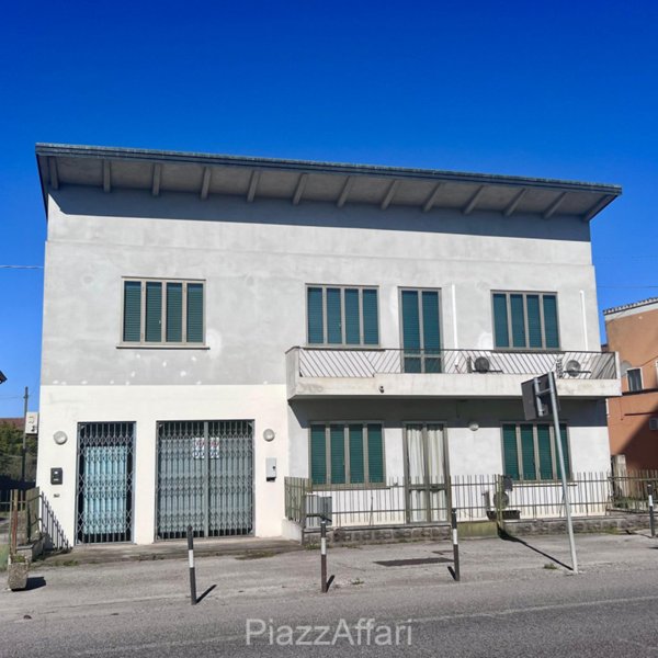 casa indipendente in vendita a Correzzola in zona Villa del Bosco