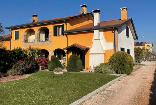 casa indipendente in vendita a Correzzola