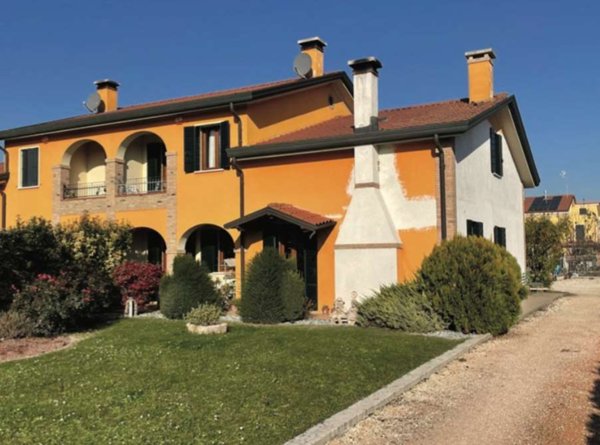 casa indipendente in vendita a Correzzola in zona Concadalbero