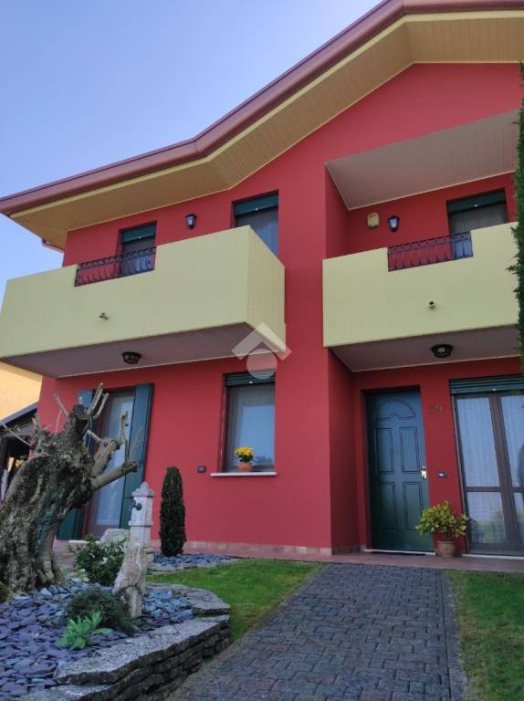 casa indipendente in vendita a Correzzola in zona Villa del Bosco