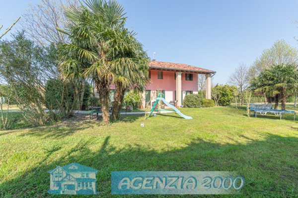 casa indipendente in vendita a Correzzola