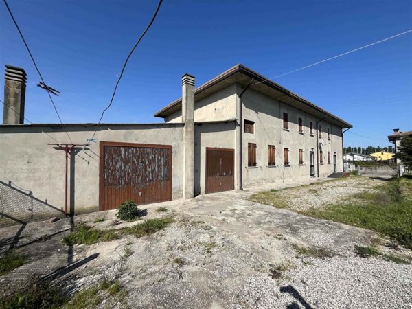 casa indipendente in vendita a Correzzola in zona Concadalbero