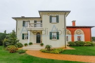 casa indipendente in vendita a Correzzola in zona Villa del Bosco