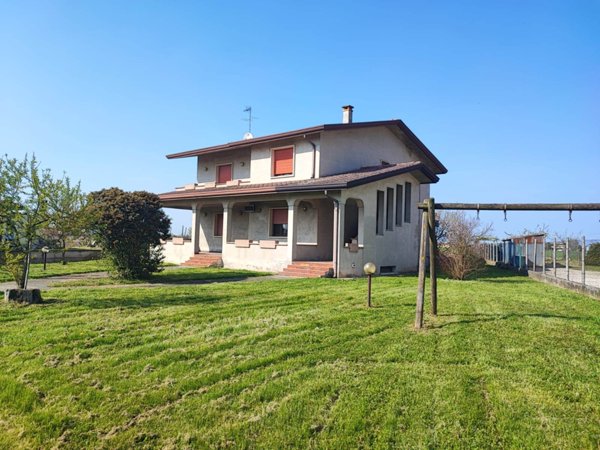 casa indipendente in vendita a Correzzola in zona Cive'
