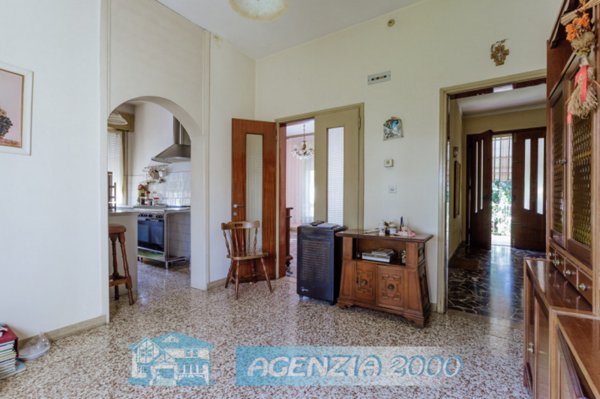 casa indipendente in vendita a Correzzola in zona Villa del Bosco