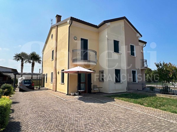 casa indipendente in vendita a Correzzola in zona Cive'