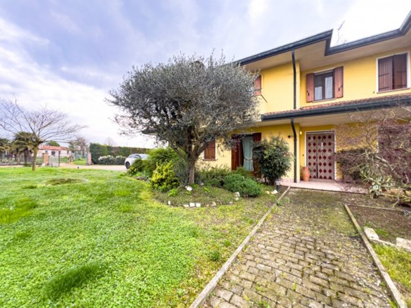 casa indipendente in vendita a Correzzola