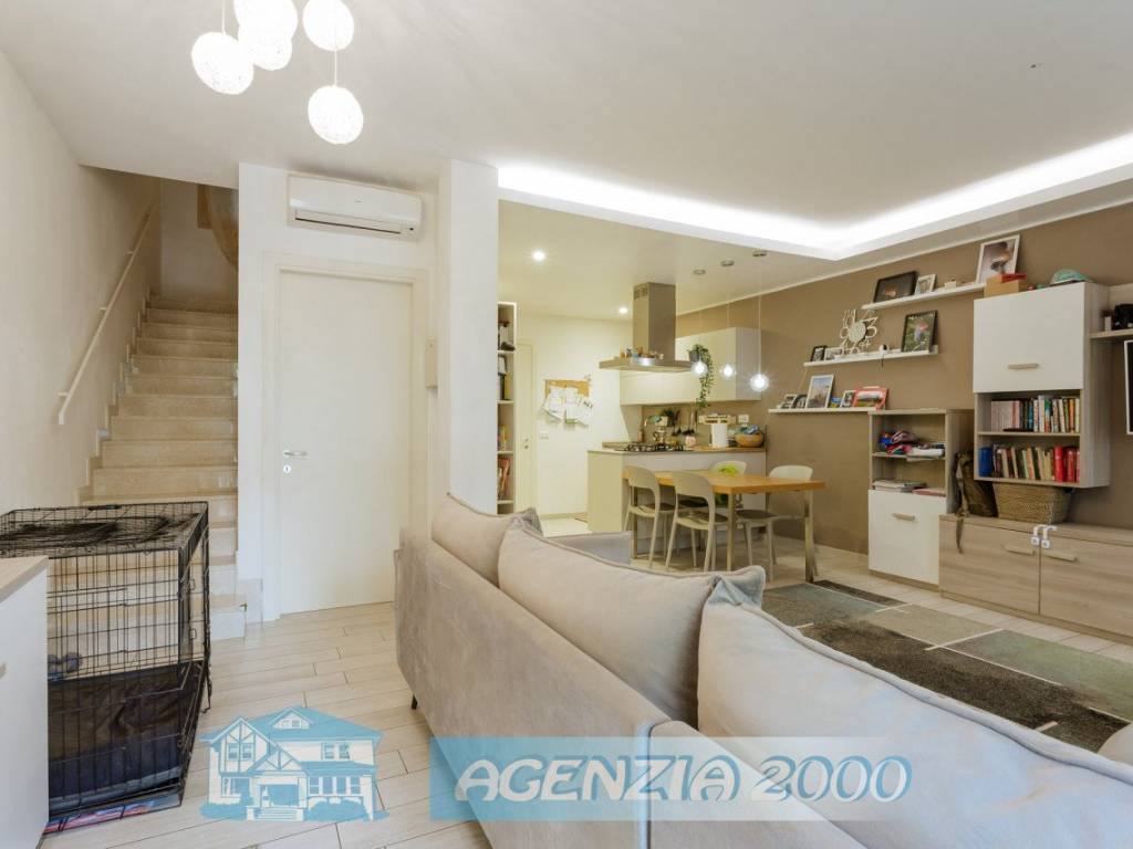 casa indipendente in vendita a Correzzola in zona Concadalbero