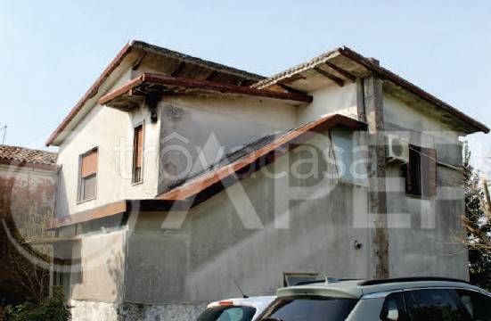 casa indipendente in vendita a Correzzola in zona Villa del Bosco