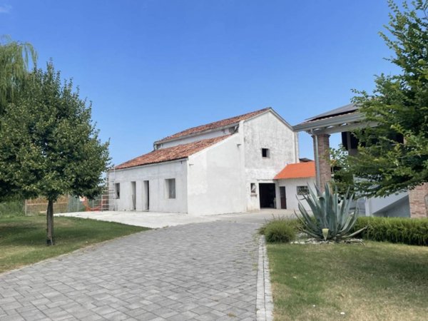 casa indipendente in vendita a Correzzola in zona Villa del Bosco