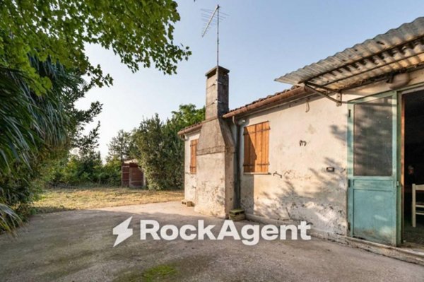 casa indipendente in vendita a Correzzola in zona Concadalbero
