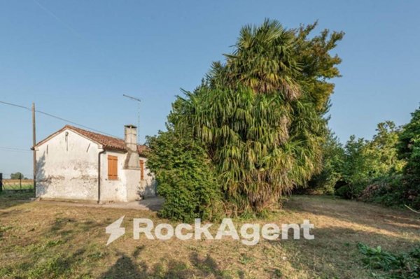 casa indipendente in vendita a Correzzola in zona Concadalbero