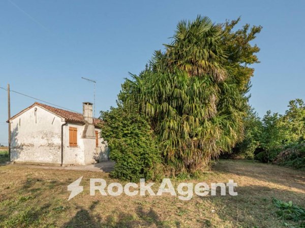 casa indipendente in vendita a Correzzola in zona Concadalbero