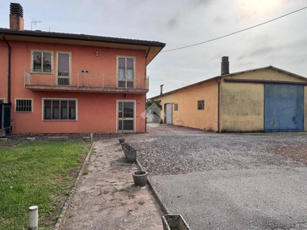 casa indipendente in vendita a Correzzola