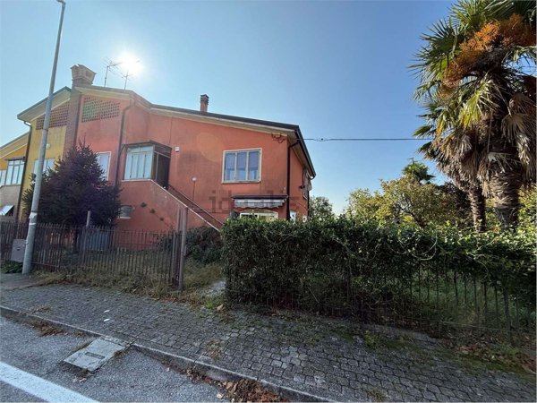 casa indipendente in vendita a Correzzola